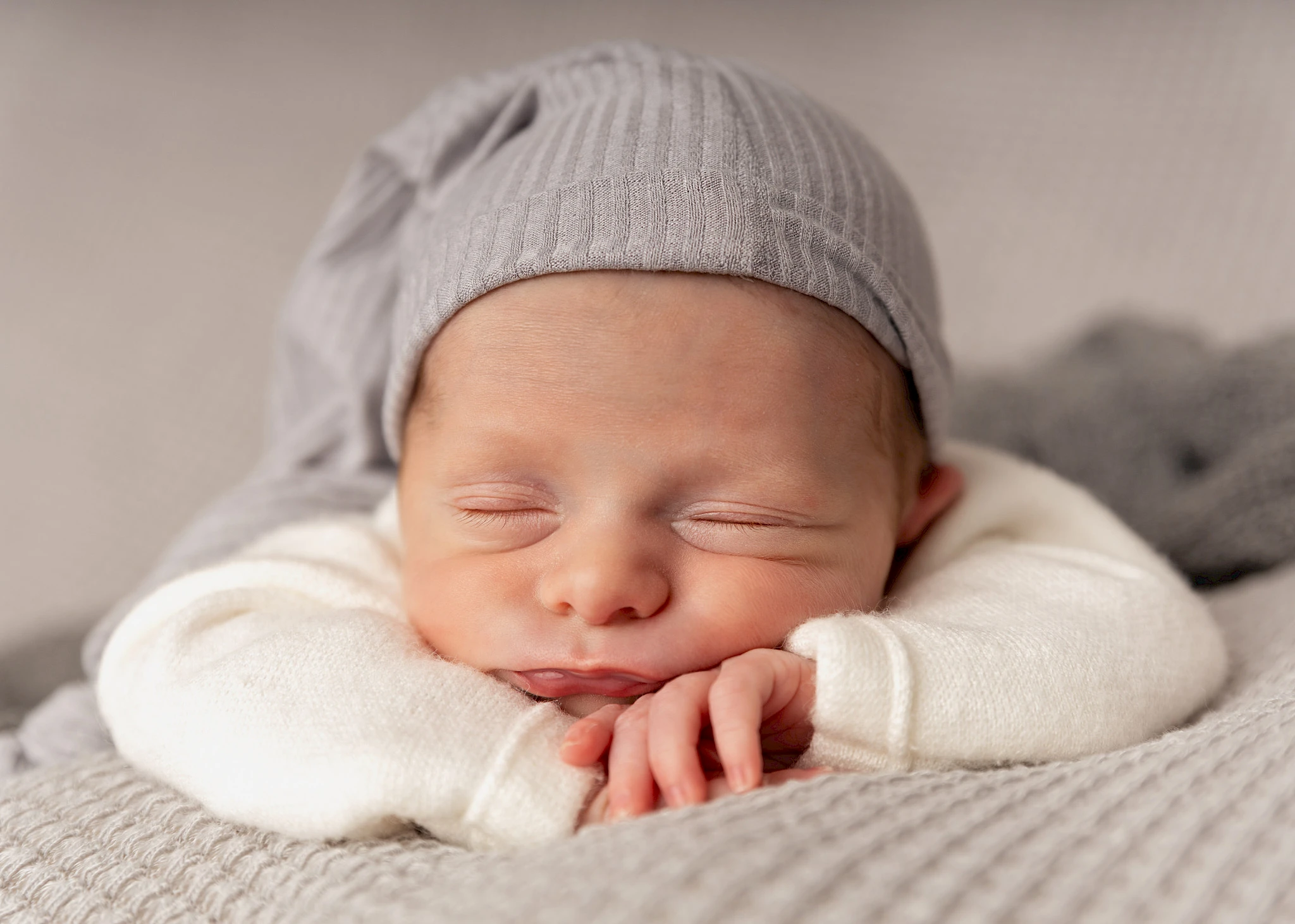 novorodenecké fotenie Bratislava – bábätko v ateliéri