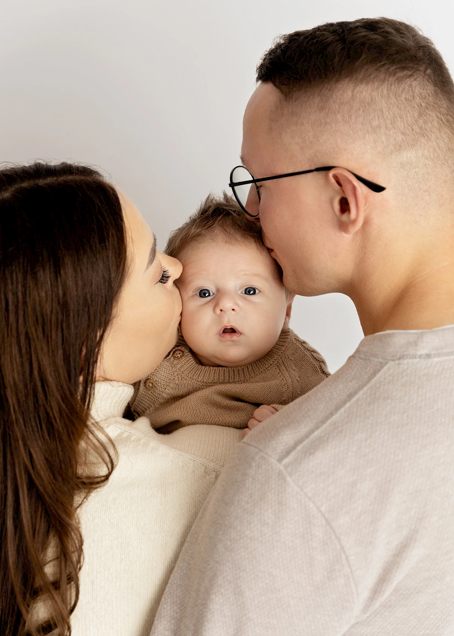 Rodinné fotenie Bratislava - rodičia s bábätkom