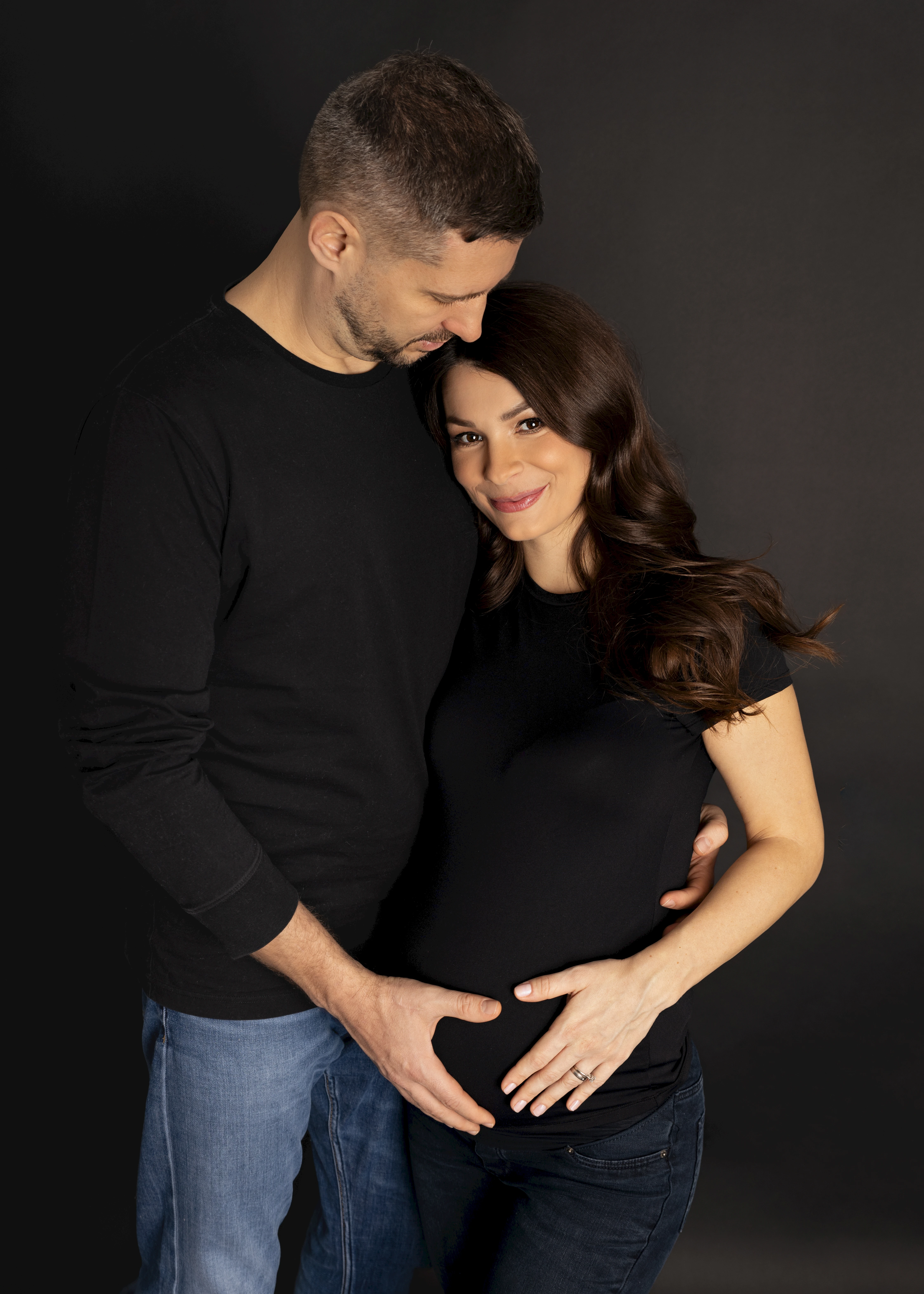 Tehotenské fotenie Bratislava - šťastný pár v očakávaní