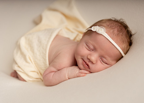 novorodenec fotenie ateliér – spiace bábätko