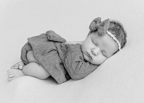 fotografka novorodencov Bratislava – spinkajúce bábätko