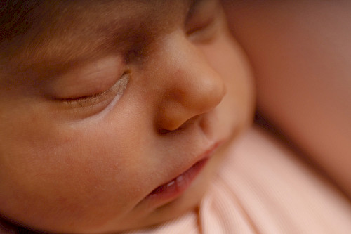 profesionálne fotenie novorodencov Bratislava - detail tváre