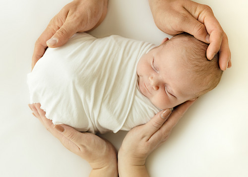 certifikovaná fotografka novorodencov Bratislava – spinkajúce bábätko