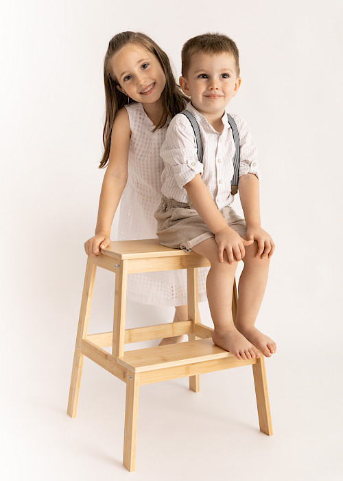 Rodinné fotenie Bratislava – súrodenci pri spoločnom fotení