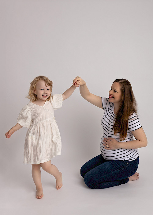 Rodinný portrét Bratislava – mama s deťmi v jemnom štýle