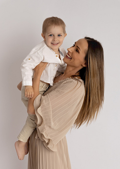 Rodinné fotenie v ateliéri – spoločné chvíle plné radosti a blízkosti