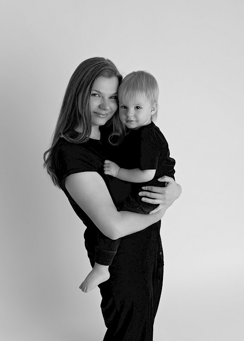 Detské fotenie v ateliéri – prirodzený úsmev dieťaťa