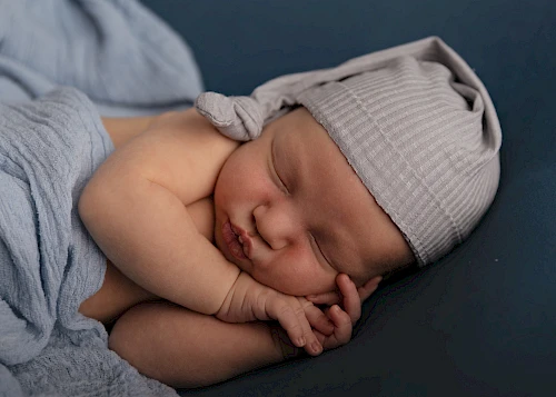Novorodenecké fotenie Bratislava - spiace bábätko